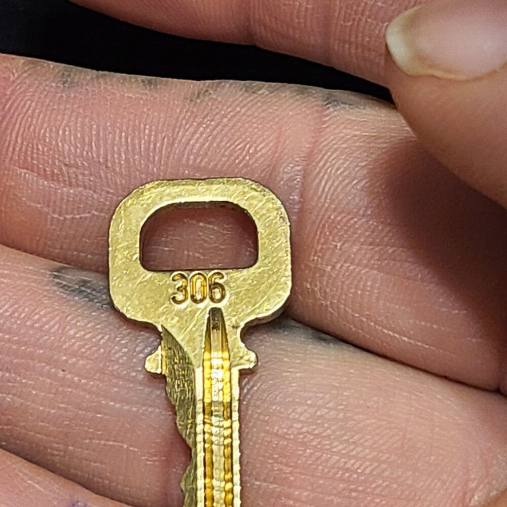 LV Lock & Key #306 - Picture 11 of 14